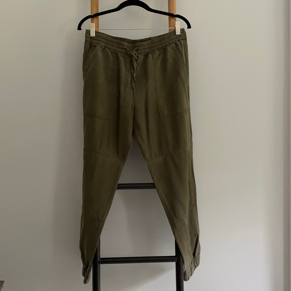 Women’s GAP Khaki Pants